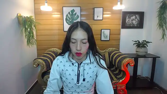 Snapshot of Valeria_roussi chatting on February 2025 02:01:01 PM Valeria roussi online show from February 2025 02:01:01 PM