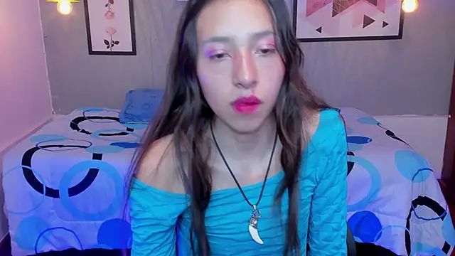 Snapshot of Valeria_roussi chatting on February 2025 05:07:02 PM Valeria roussi online show from February 2025 05:07:02 PM