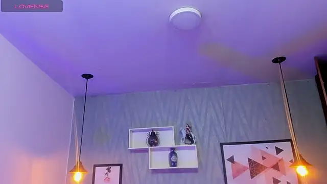 Snapshot of Valeria_roussi chatting on October 2025 02:04:01 PM Valeria roussi online show from October 2025 02:04:01 PM