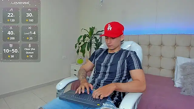 Snapshot of Damian23__ chatting on January 2025 12:48:01 PM Damian23 online show from January 2025 12:48:01 PM