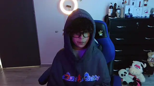 Snapshot of thomascooper7 chatting on October 2025 07:07:02 PM thomascooper7 online show from October 2025 07:07:02 PM