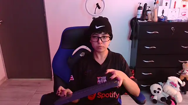 Snapshot of thomascooper7 chatting on November 2025 06:40:01 PM thomascooper7 online show from November 2025 06:40:01 PM