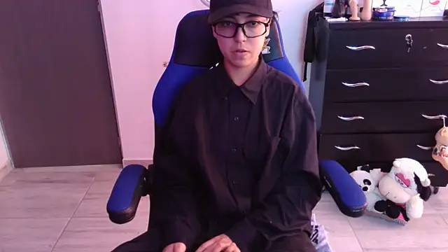 Snapshot of thomascooper7 chatting on November 2025 06:33:02 PM thomascooper7 online show from November 2025 06:33:02 PM