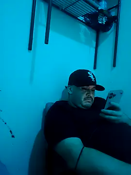 Snapshot of RodeMud chatting on February 2026 12:59:02 PM RodeMud online show from February 2026 12:59:02 PM