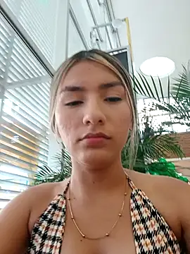 GIRL DONCELLA online show from December 2024 10:07:01 PM