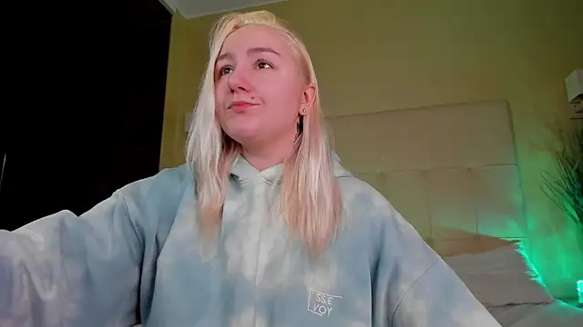 Debbie Taylor online show from November 2025 05:16:01 PM