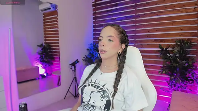 Sapphire Venuss online show from February 2026 11:58:01 PM