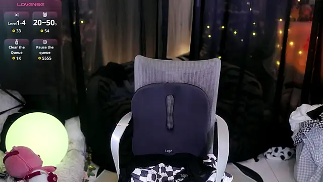 Evajoannana online show from September 2025 01:37:01 PM