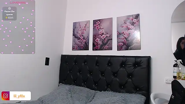 lily f00x online show from September 2025 12:04:02 PM