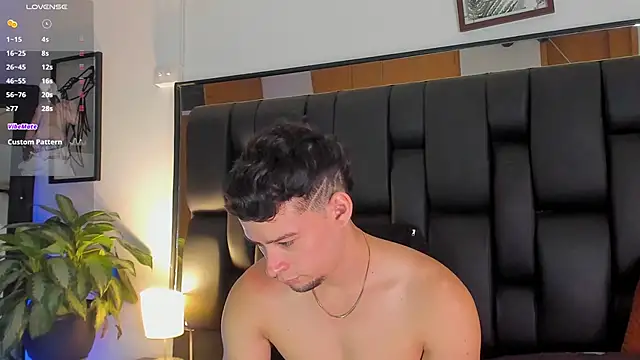 JadeSmiith  online show from December 2025 10:40:02 PM