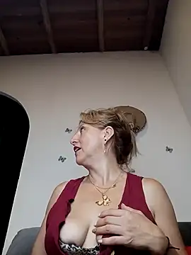 Snapshot of almaluna7 chatting on December 2024 05:09:02 AM almaluna7 online show from December 2024 05:09:02 AM