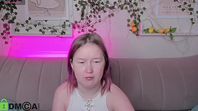 Sara Robinson online show from September 2025 02:37:02 AM