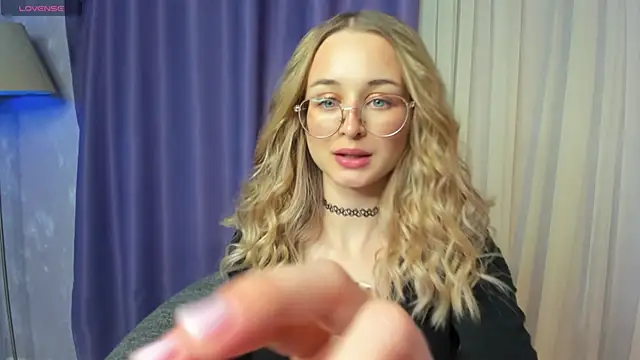 Tiffanyhunt online show from February 2025 03:07:01 PM