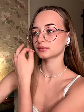 Tiffanyhunt online show from October 2025 02:28:02 PM