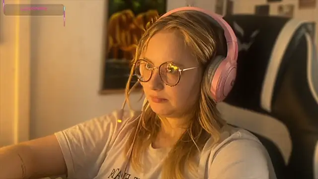 JacyWinslat online show from September 2025 02:19:01 PM