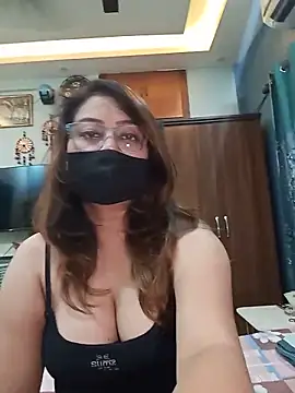 Snapshot of Cute-mona chatting on May 2026 10:33:02 AM Cute-mona online show from May 2026 10:33:02 AM