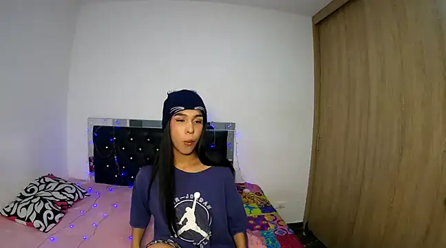 hot quenn online show from December 2024 03:15:01 AM