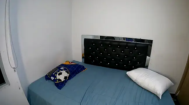 hot quenn online show from December 2024 06:28:02 PM