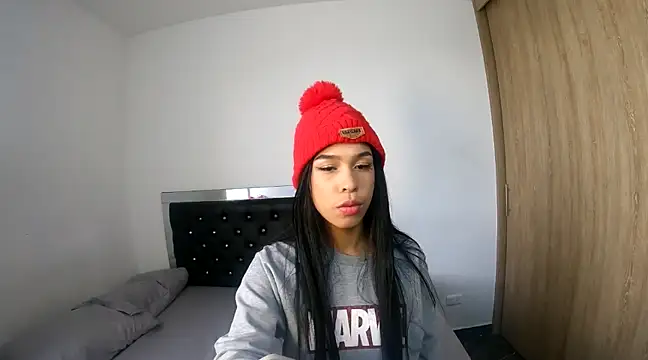 hot quenn online show from December 2024 08:04:02 PM