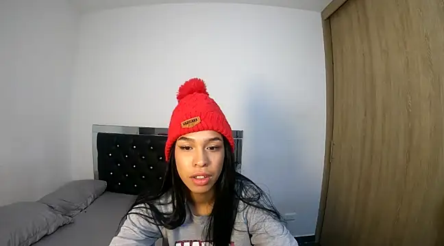 hot quenn online show from December 2024 02:09:02 AM