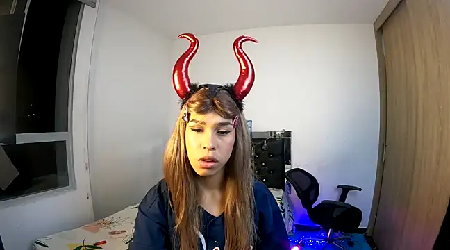 hot quenn online show from February 2025 05:56:02 AM