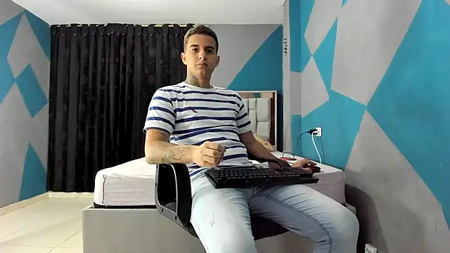 Snapshot of simookeler chatting on December 2024 12:37:01 AM simookeler online show from December 2024 12:37:01 AM