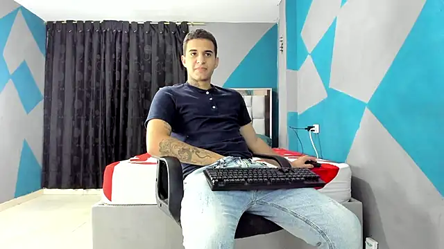 Snapshot of simookeler chatting on December 2024 03:40:01 AM simookeler online show from December 2024 03:40:01 AM