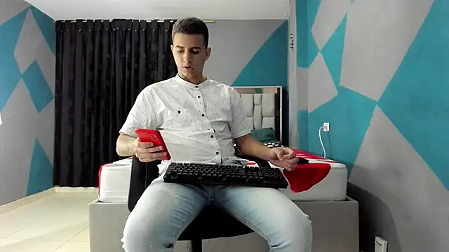 Snapshot of simookeler chatting on December 2024 02:29:02 AM simookeler online show from December 2024 02:29:02 AM