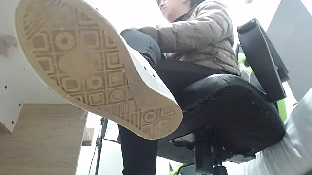 Snapshot of alma_fenix chatting on February 2025 12:05:02 PM alma fenix online show from February 2025 12:05:02 PM