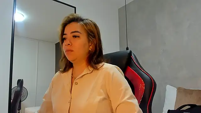 Snapshot of alma_fenix chatting on October 2025 12:31:01 PM alma fenix online show from October 2025 12:31:01 PM