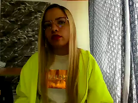 Snapshot of MISSLAUR4 chatting on January 2025 04:27:01 PM MISSLAUR4 online show from January 2025 04:27:01 PM