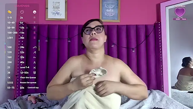 hotlatinateacher online show from February 2026 06:33:02 PM