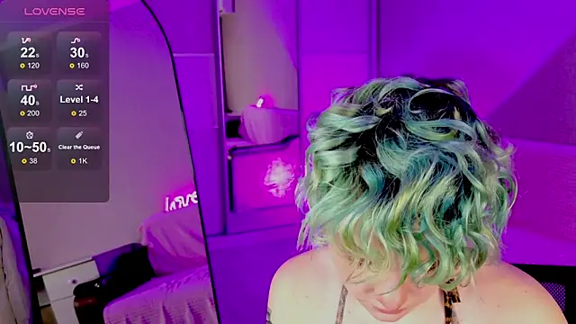 Snapshot of School_Love chatting on January 2025 01:11:01 PM School Love online show from January 2025 01:11:01 PM