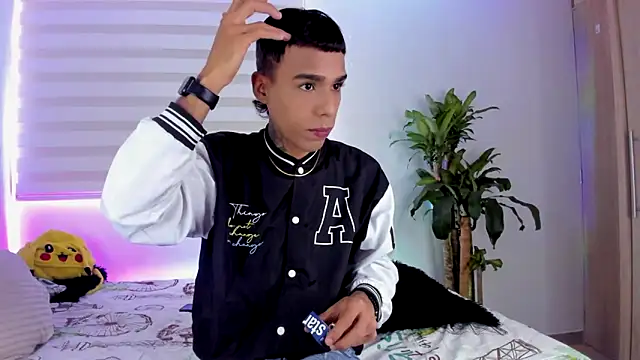 aldrinwhite online show from September 2025 08:00:02 PM