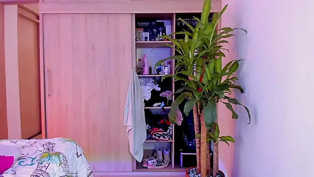 aldrinwhite online show from November 2025 01:44:02 PM