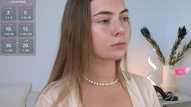 chloi hes online show from September 2025 09:00:02 AM