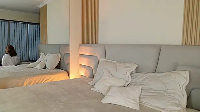 Zoe Benson online show from February 2026 12:04:01 PM