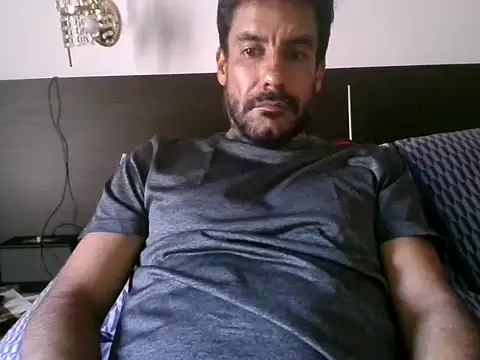Snapshot of elkike1980 chatting on May 2026 09:31:01 PM elkike1980 online show from May 2026 09:31:01 PM
