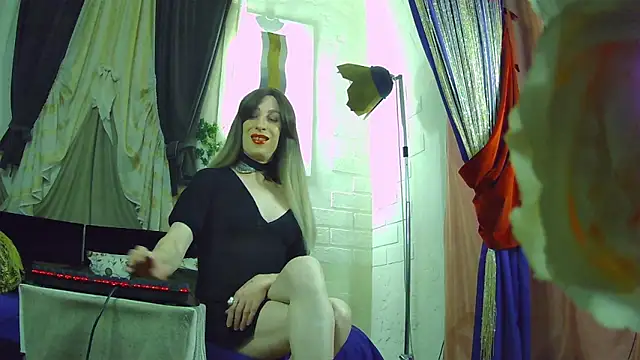 Mary Loon online show from November 2025 10:27:01 AM