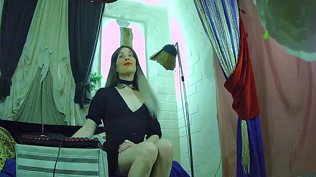 Mary Loon online show from November 2025 07:35:02 PM