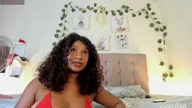 Snapshot of sara_sophieee chatting on February 2025 02:48:02 AM sara sophieee online show from February 2025 02:48:02 AM