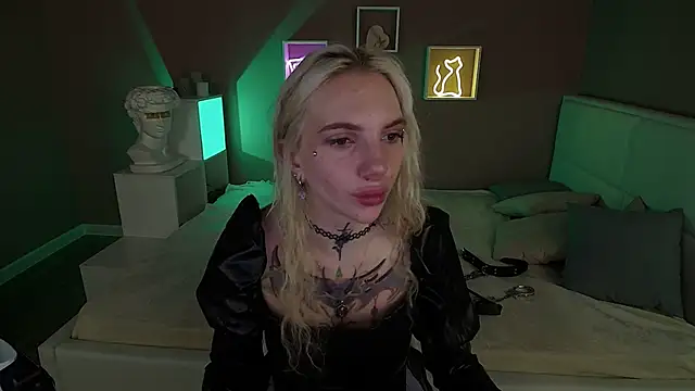 Snapshot of AnneTenet chatting on March 2025 06:09:01 AM AnneTenet online show from March 2025 06:09:01 AM