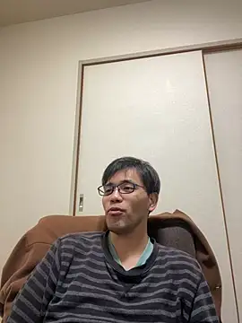 Snapshot of ryusei18570 chatting on February 2025 04:14:02 PM ryusei18570 online show from February 2025 04:14:02 PM