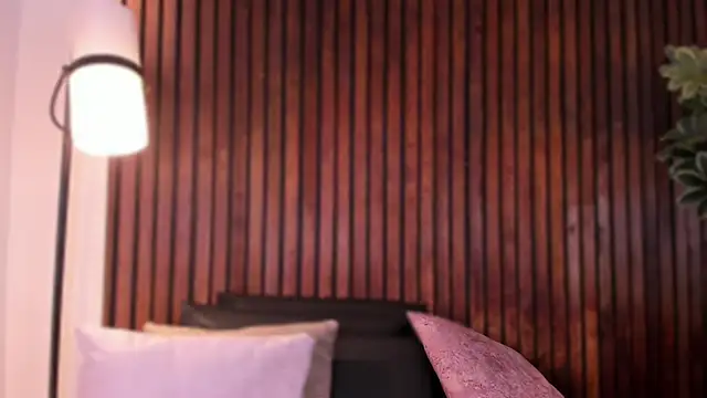 Jennmiiller  online show from December 2025 12:53:02 PM