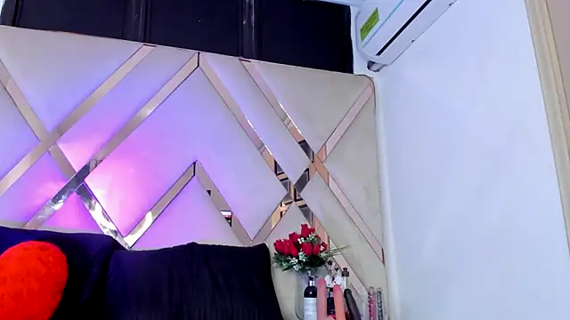 ninaht online show from February 2025 09:04:02 PM