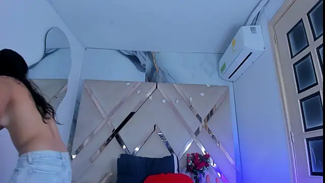 ninaht online show from November 2025 08:44:01 PM