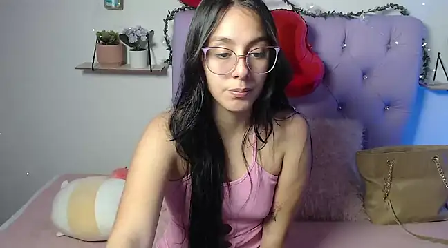 Snapshot of Freyja_01 chatting on February 2025 09:37:02 PM Freyja 01 online show from February 2025 09:37:02 PM