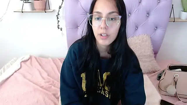 Snapshot of Freyja_01 chatting on September 2025 09:40:02 PM Freyja 01 online show from September 2025 09:40:02 PM