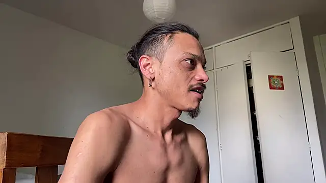 Snapshot of villanocat chatting on December 2024 07:56:01 PM villanocat online show from December 2024 07:56:01 PM