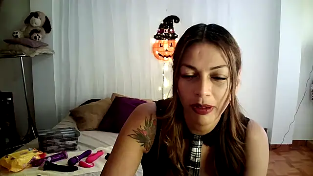 Snapshot of Hanna_Charming chatting on October 2025 06:38:02 PM Hanna Charming online show from October 2025 06:38:02 PM